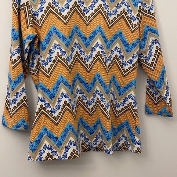 J. McLaughlin 3/4th Sleeve Printed Top - Picture 5 of 9